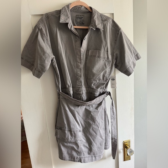 Abercrombie Gray Utility Style Wrap Dress Size Medium Long New with Tags - Picture 1 of 4